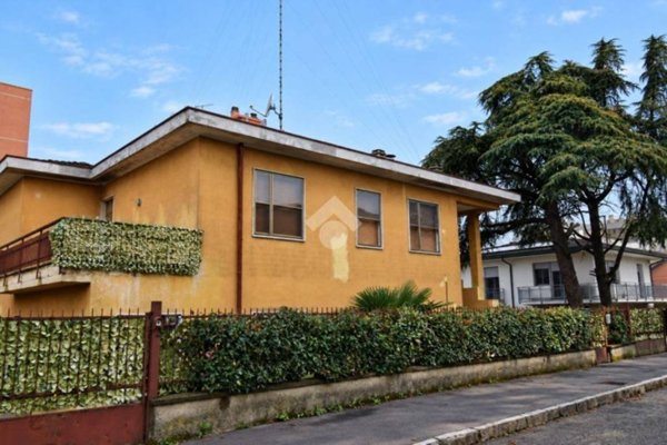 casa indipendente in vendita a Rozzano in zona Pontesesto