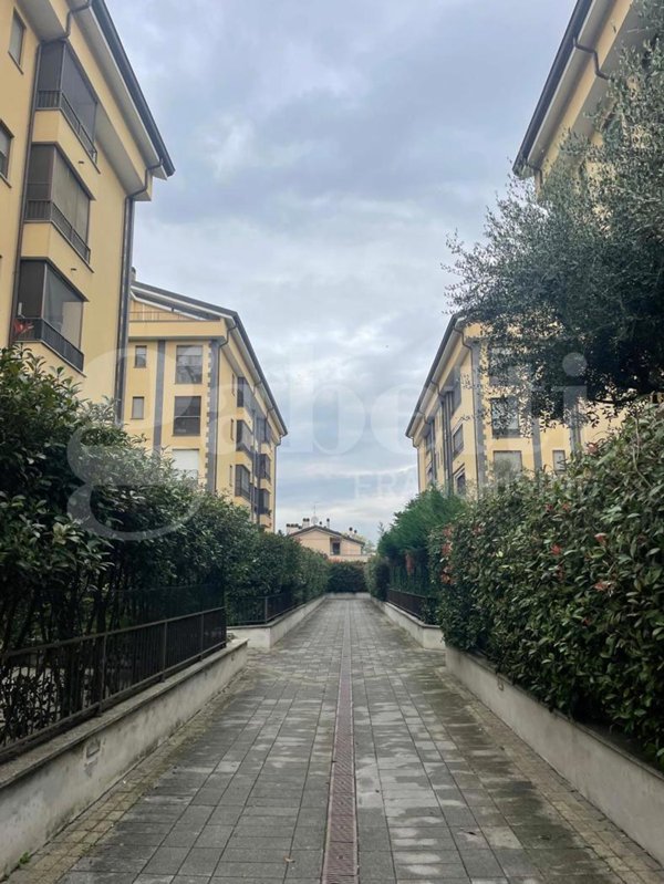 appartamento in vendita a Rozzano in zona Valleambrosia