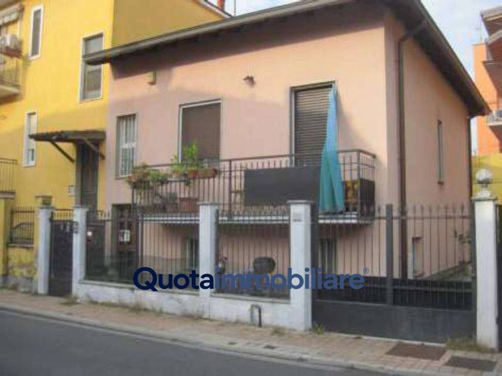 casa indipendente in vendita a Rozzano in zona Cassino Scanasio