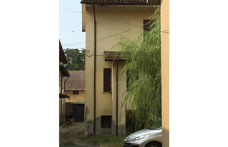 casa indipendente in vendita a San Colombano al Lambro in zona Campagna