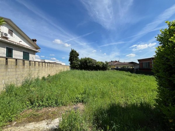 terreno edificabile in vendita a San Colombano al Lambro