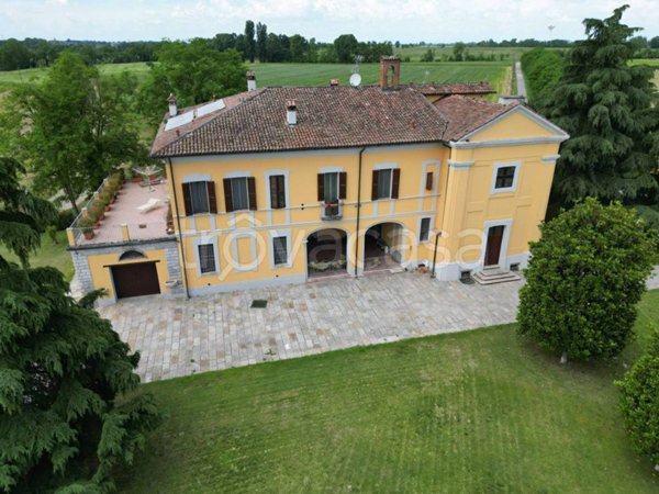 casa indipendente in vendita a San Colombano al Lambro in zona Campagna