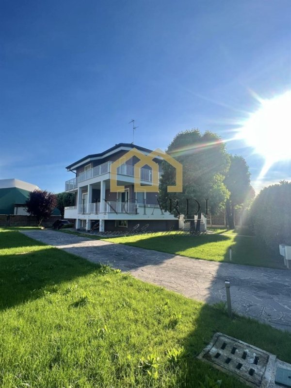 casa indipendente in vendita a San Colombano al Lambro