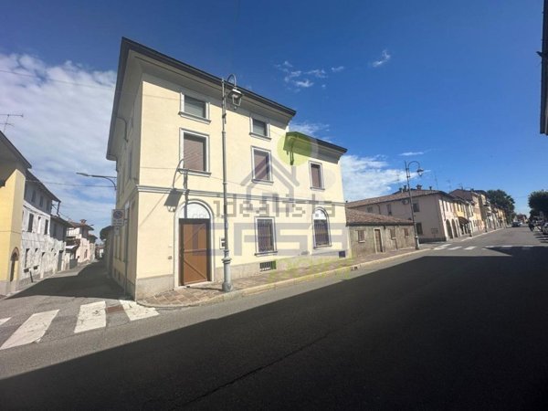 casa indipendente in vendita a San Colombano al Lambro
