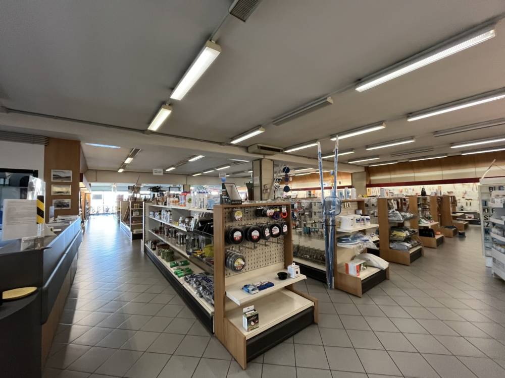 negozio in vendita a San Colombano al Lambro
