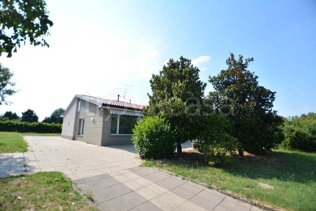 casa indipendente in vendita a San Colombano al Lambro