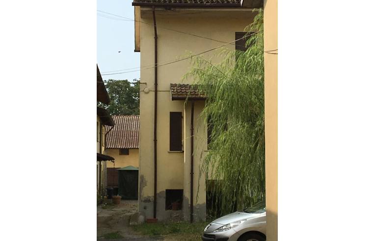 casa indipendente in vendita a San Colombano al Lambro in zona Campagna