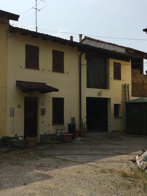 casa indipendente in vendita a San Colombano al Lambro in zona Campagna