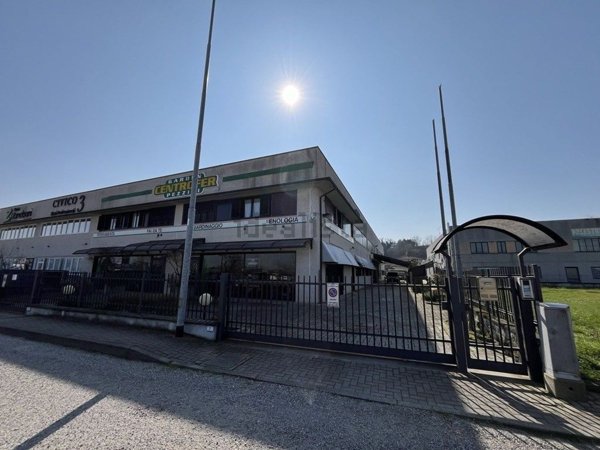 negozio in vendita a San Colombano al Lambro