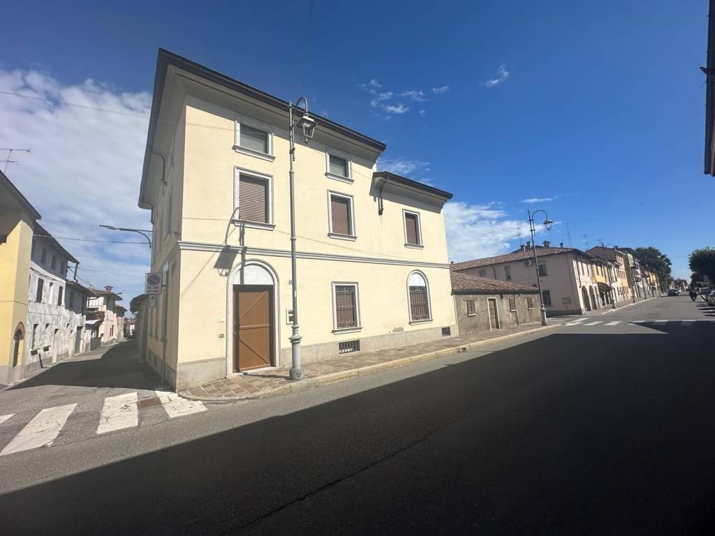 casa indipendente in vendita a San Colombano al Lambro