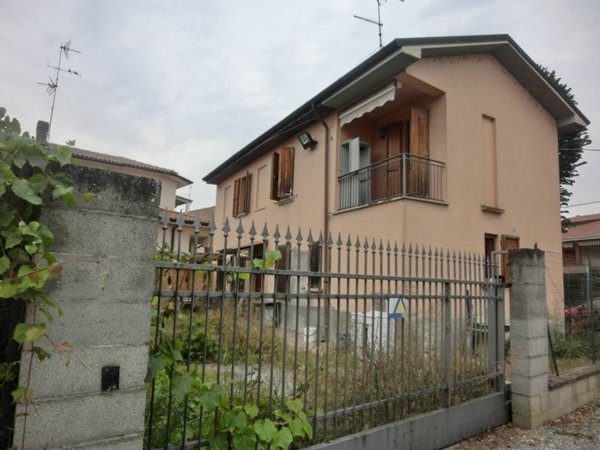 casa indipendente in vendita a San Colombano al Lambro in zona Campagna