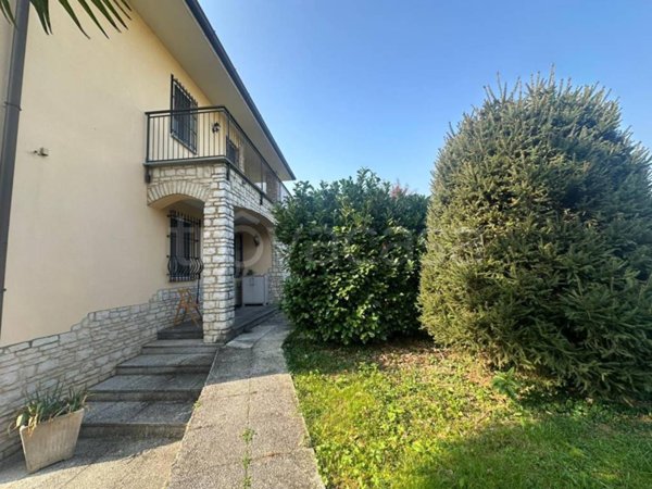 casa indipendente in vendita a San Colombano al Lambro in zona Mostiola