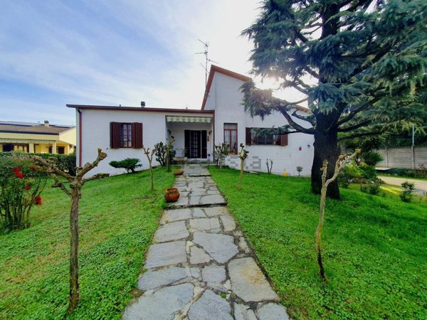 casa indipendente in vendita a San Colombano al Lambro