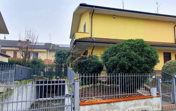 casa indipendente in vendita a San Colombano al Lambro