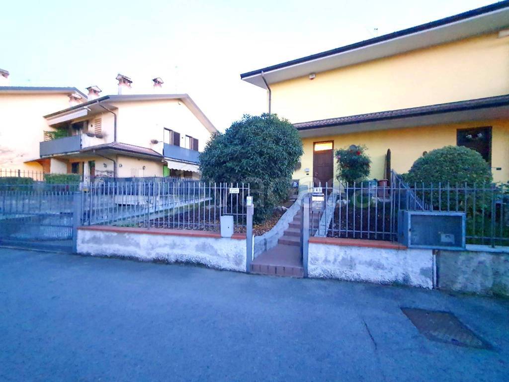 casa indipendente in vendita a San Colombano al Lambro