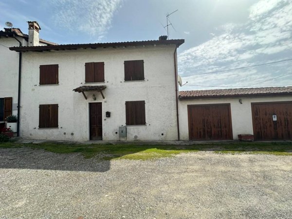 casa indipendente in vendita a San Colombano al Lambro in zona Mostiola