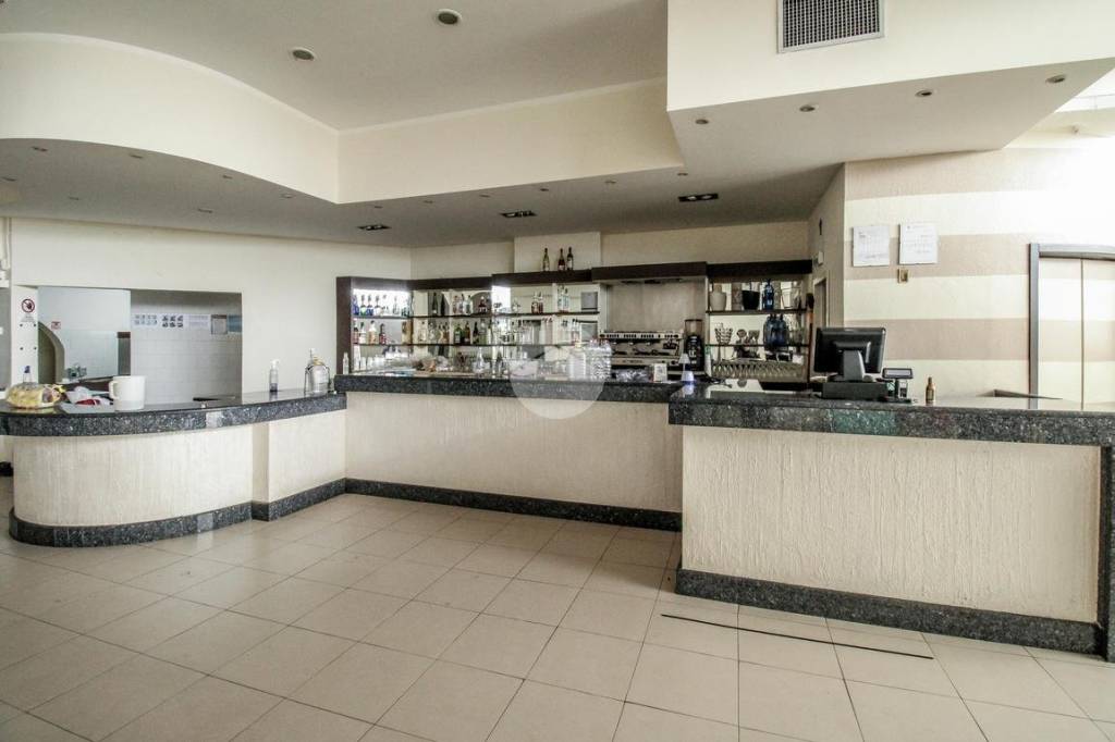 negozio in vendita a San Colombano al Lambro