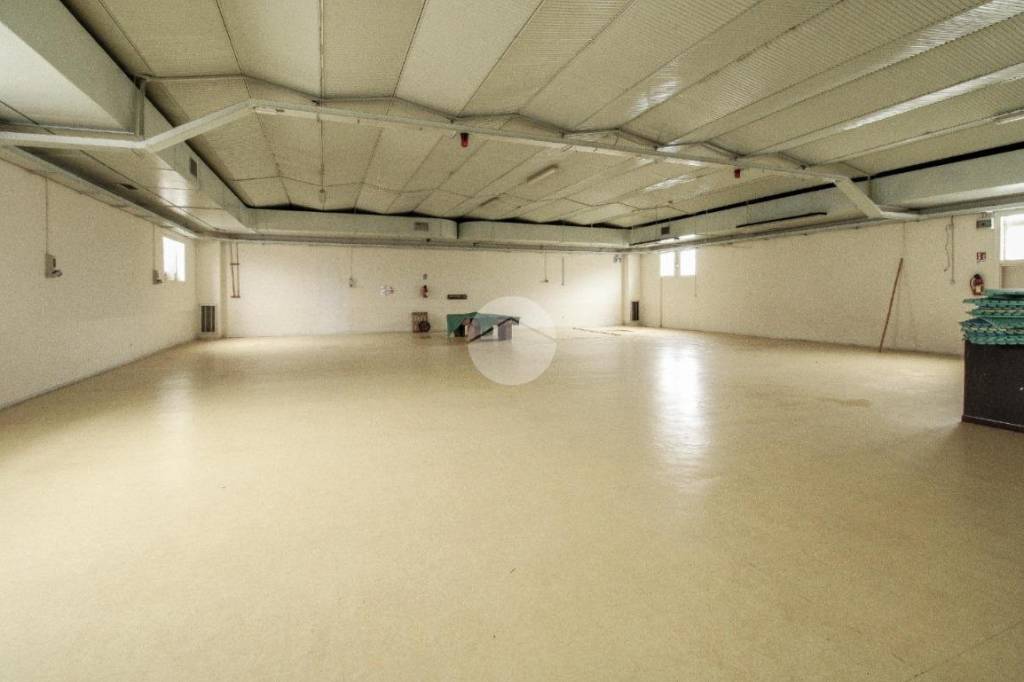 locale commerciale in vendita a San Colombano al Lambro