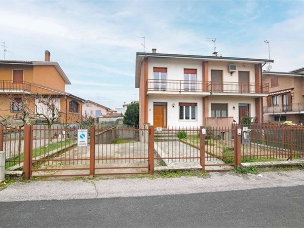 casa indipendente in vendita a San Colombano al Lambro