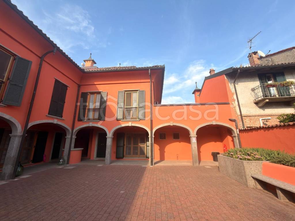 casa indipendente in vendita a San Colombano al Lambro in zona Mostiola
