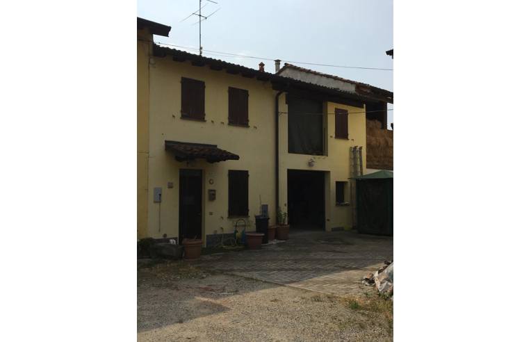 casa indipendente in vendita a San Colombano al Lambro in zona Campagna