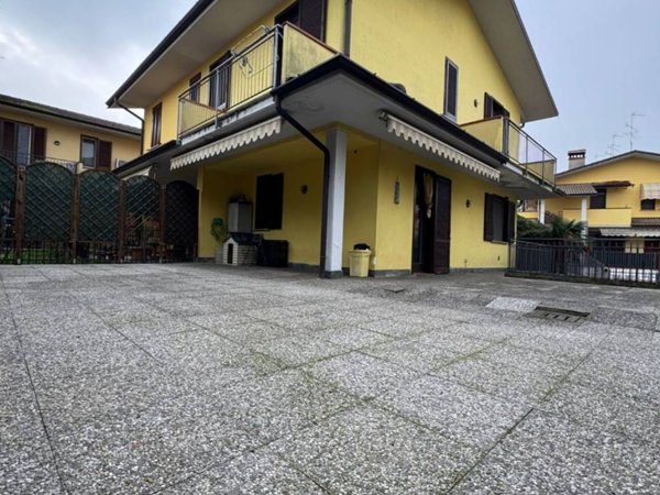 casa indipendente in vendita a San Colombano al Lambro