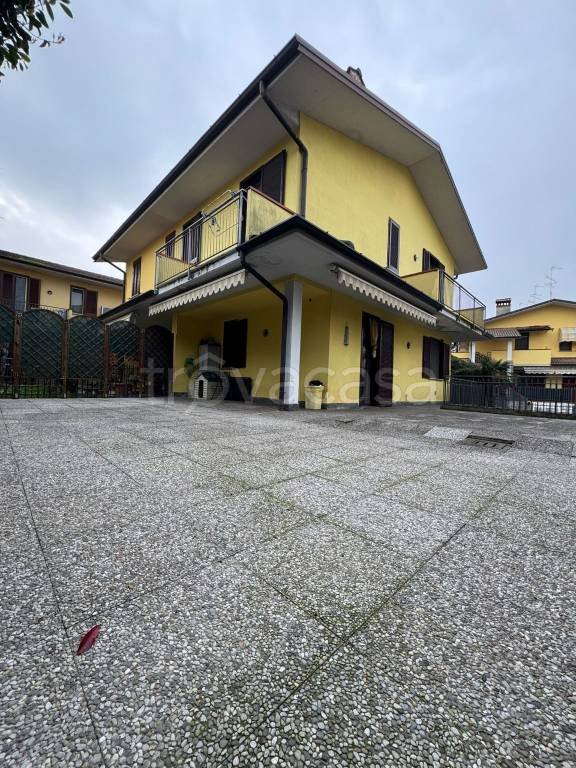 casa indipendente in vendita a San Colombano al Lambro