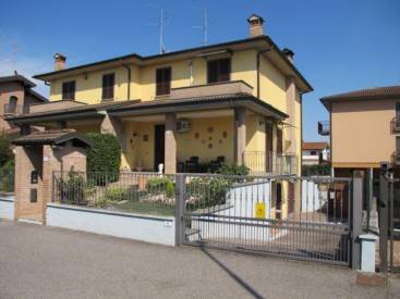 casa indipendente in vendita a San Colombano al Lambro