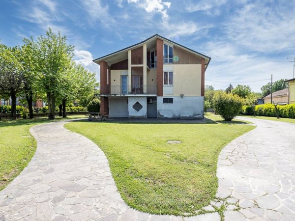 casa indipendente in vendita a San Colombano al Lambro