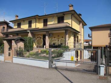 casa indipendente in vendita a San Colombano al Lambro