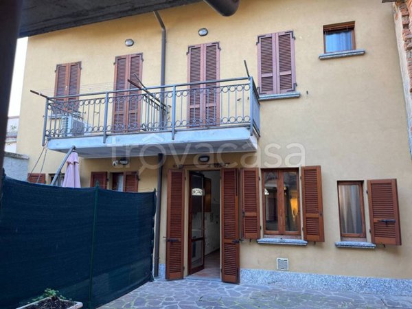 casa indipendente in vendita a San Colombano al Lambro in zona Campagna