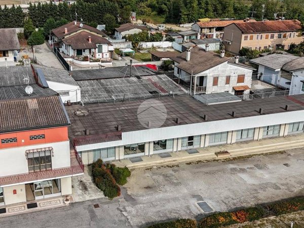 locale commerciale in vendita a San Colombano al Lambro