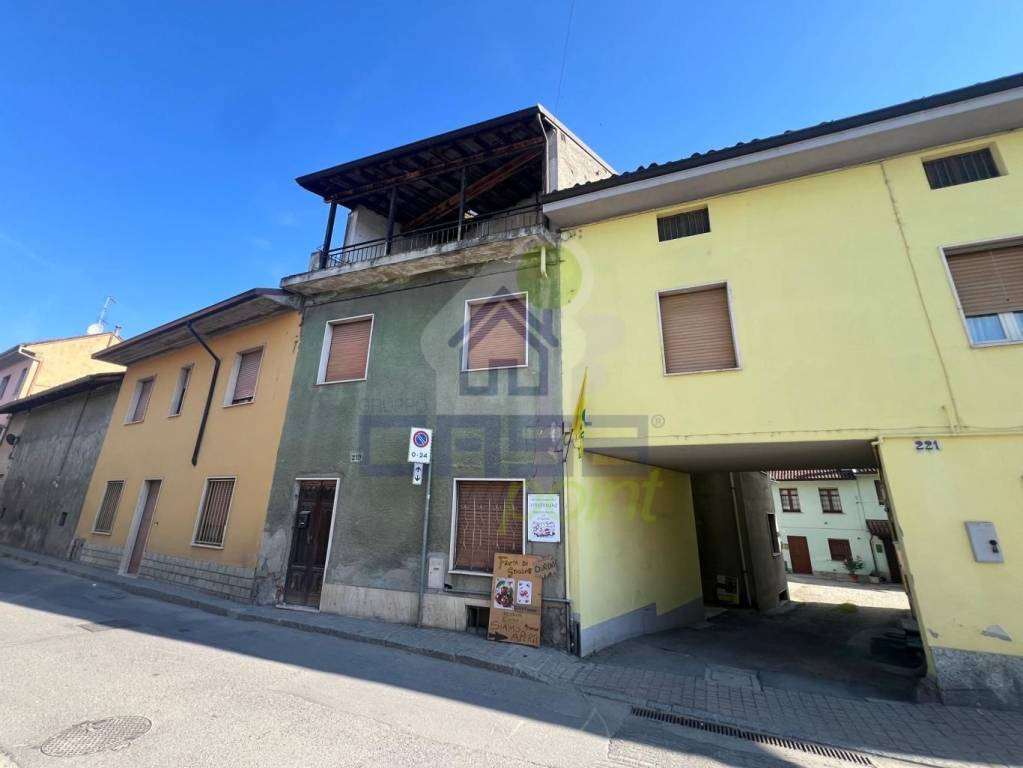 casa indipendente in vendita a San Colombano al Lambro in zona Campagna