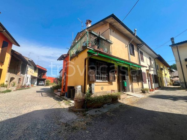 casa indipendente in vendita a San Colombano al Lambro in zona Campagna
