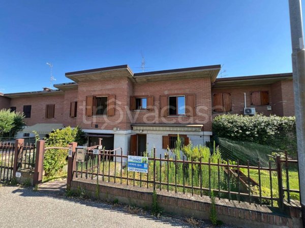 casa indipendente in vendita a San Colombano al Lambro in zona Campagna