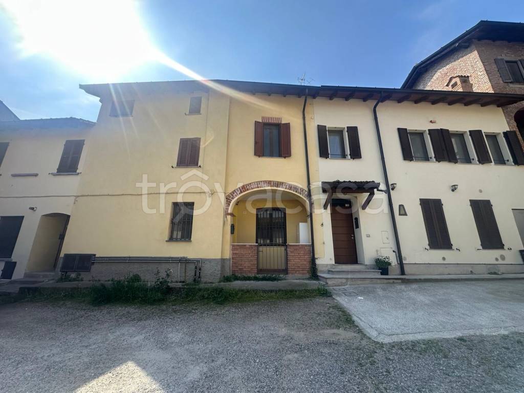 casa indipendente in vendita a San Colombano al Lambro in zona Campagna