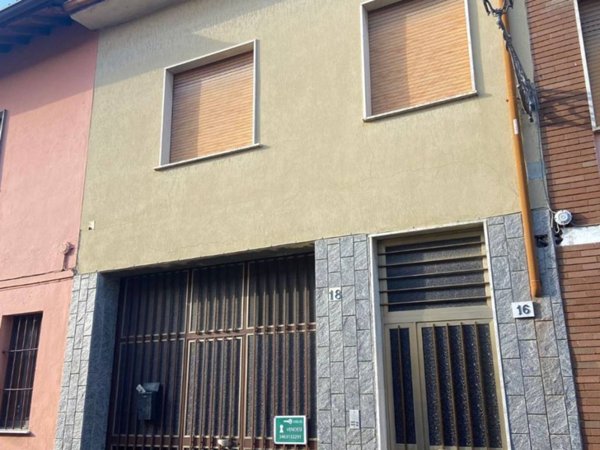 casa indipendente in vendita a San Colombano al Lambro in zona Campagna