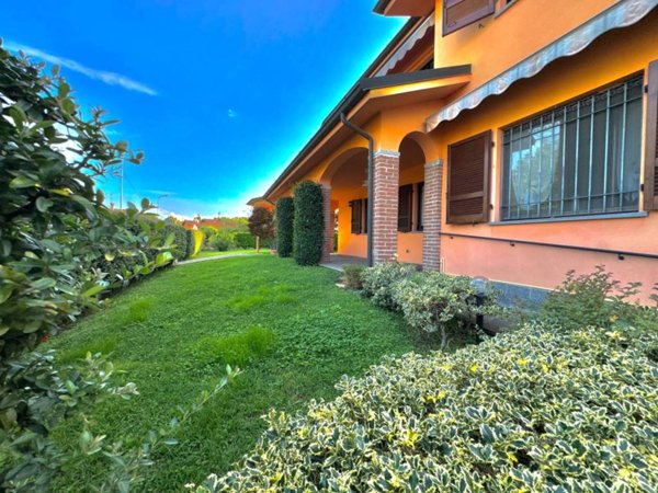 casa indipendente in vendita a San Colombano al Lambro in zona Campagna