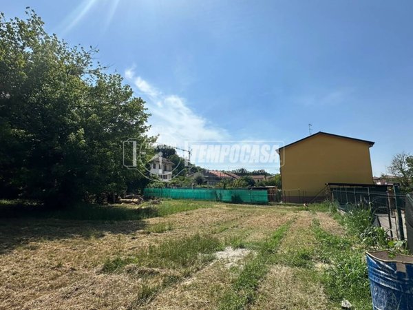 negozio in vendita a San Colombano al Lambro in zona Campagna
