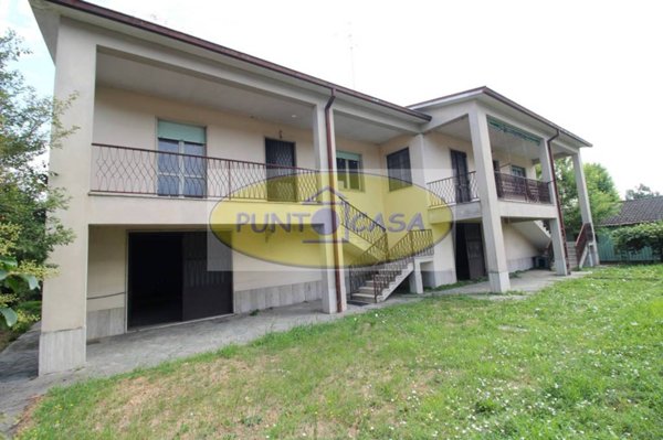casa indipendente in vendita a San Colombano al Lambro in zona Campagna