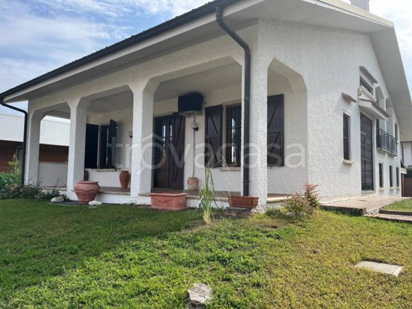 casa indipendente in vendita a San Colombano al Lambro in zona Campagna