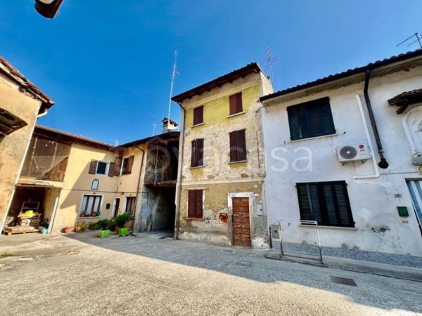 casa indipendente in vendita a San Colombano al Lambro in zona Campagna