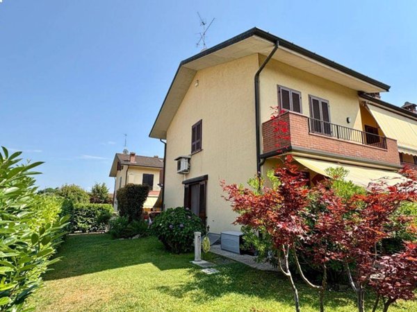 casa indipendente in vendita a San Colombano al Lambro in zona Campagna