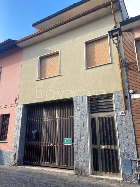 casa indipendente in vendita a San Colombano al Lambro in zona Campagna