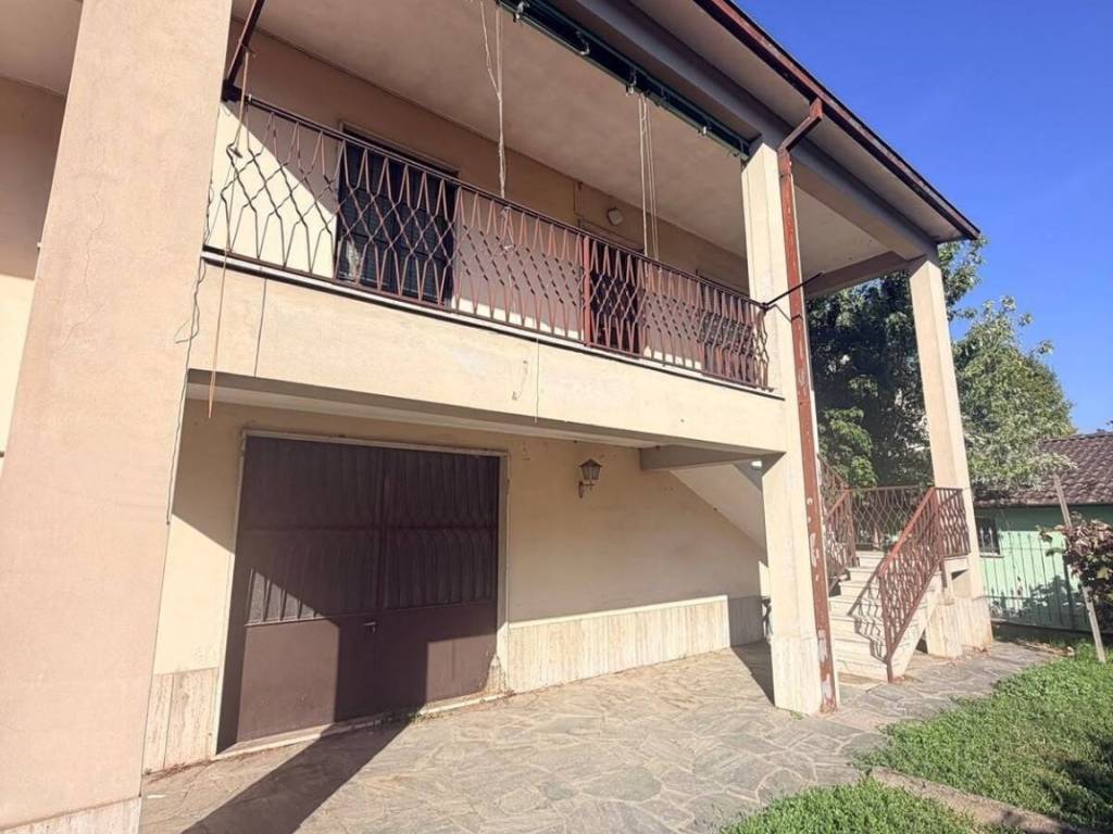 casa indipendente in vendita a San Colombano al Lambro in zona Campagna