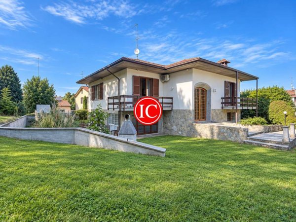 casa indipendente in vendita a San Colombano al Lambro in zona Campagna