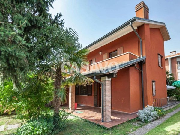 casa indipendente in vendita a San Donato Milanese in zona Poasco
