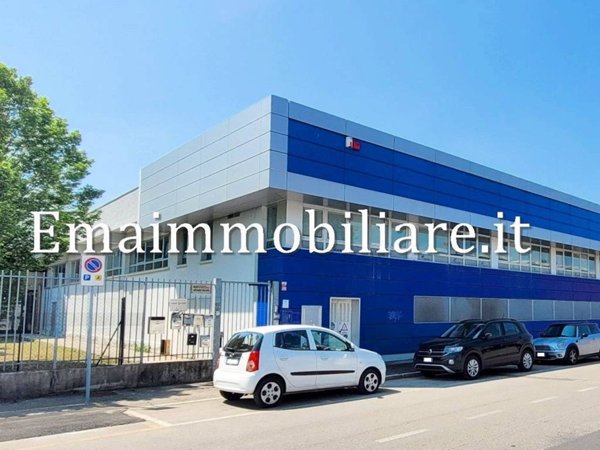 locale commerciale in vendita a San Donato Milanese