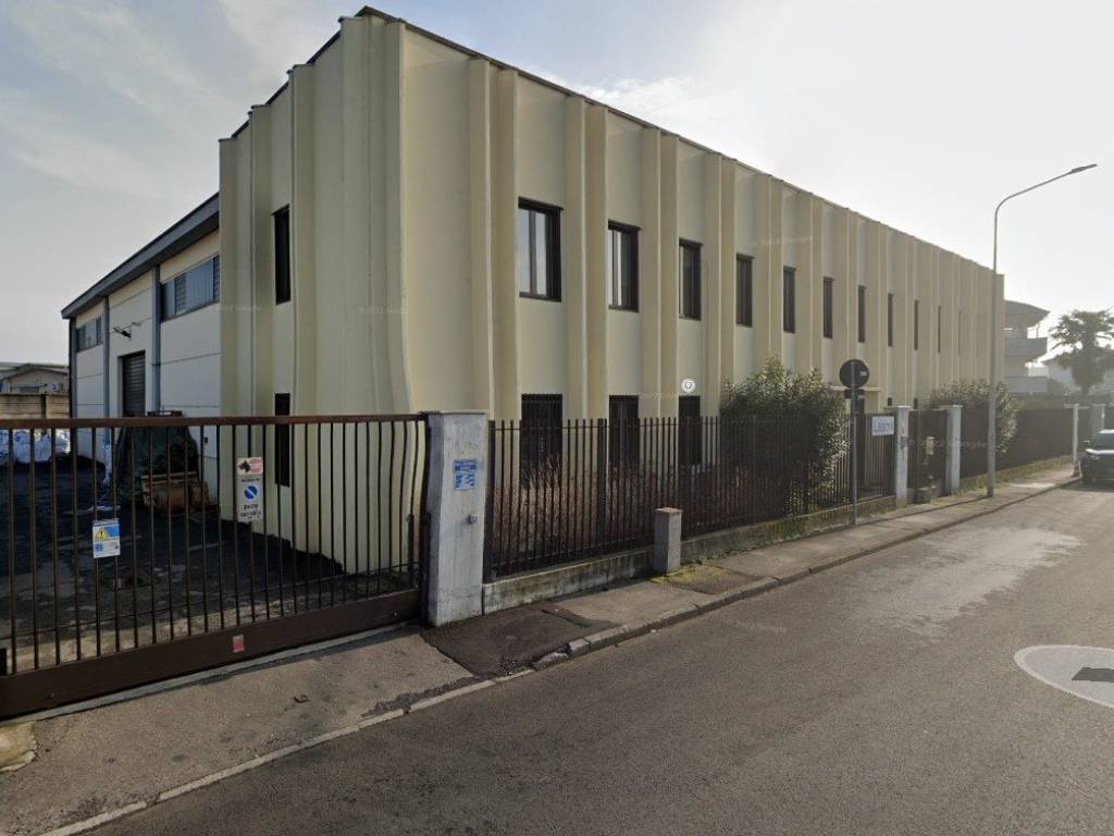 locale commerciale in vendita a San Donato Milanese