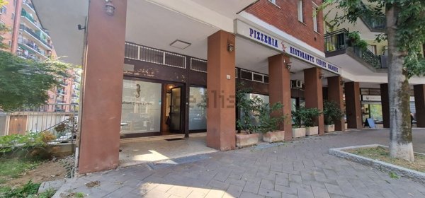 locale commerciale in vendita a San Donato Milanese